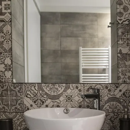 Olympus Apartment *